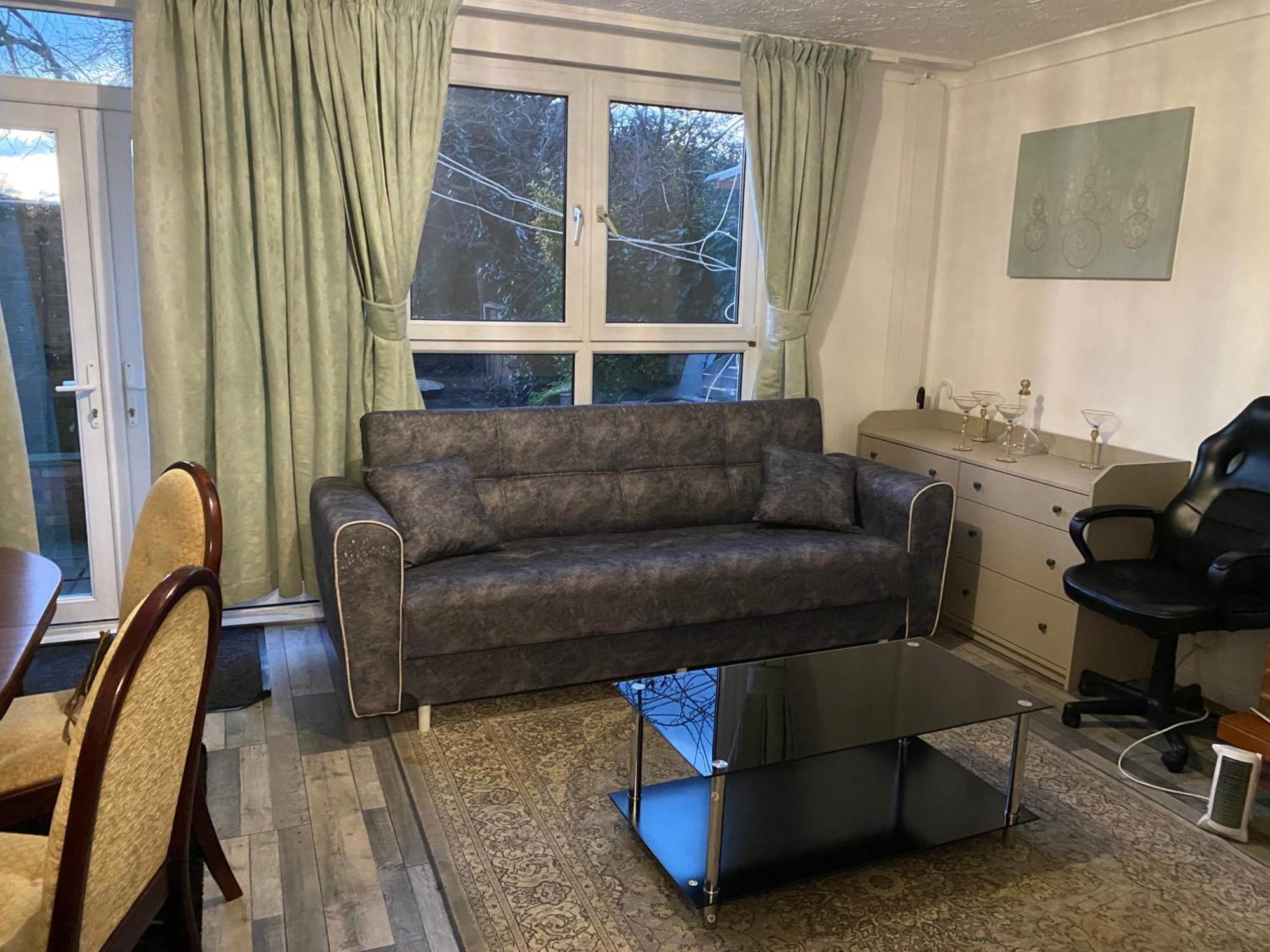 Charm - 3 Bedroom House Near Canary Wharf * Londra